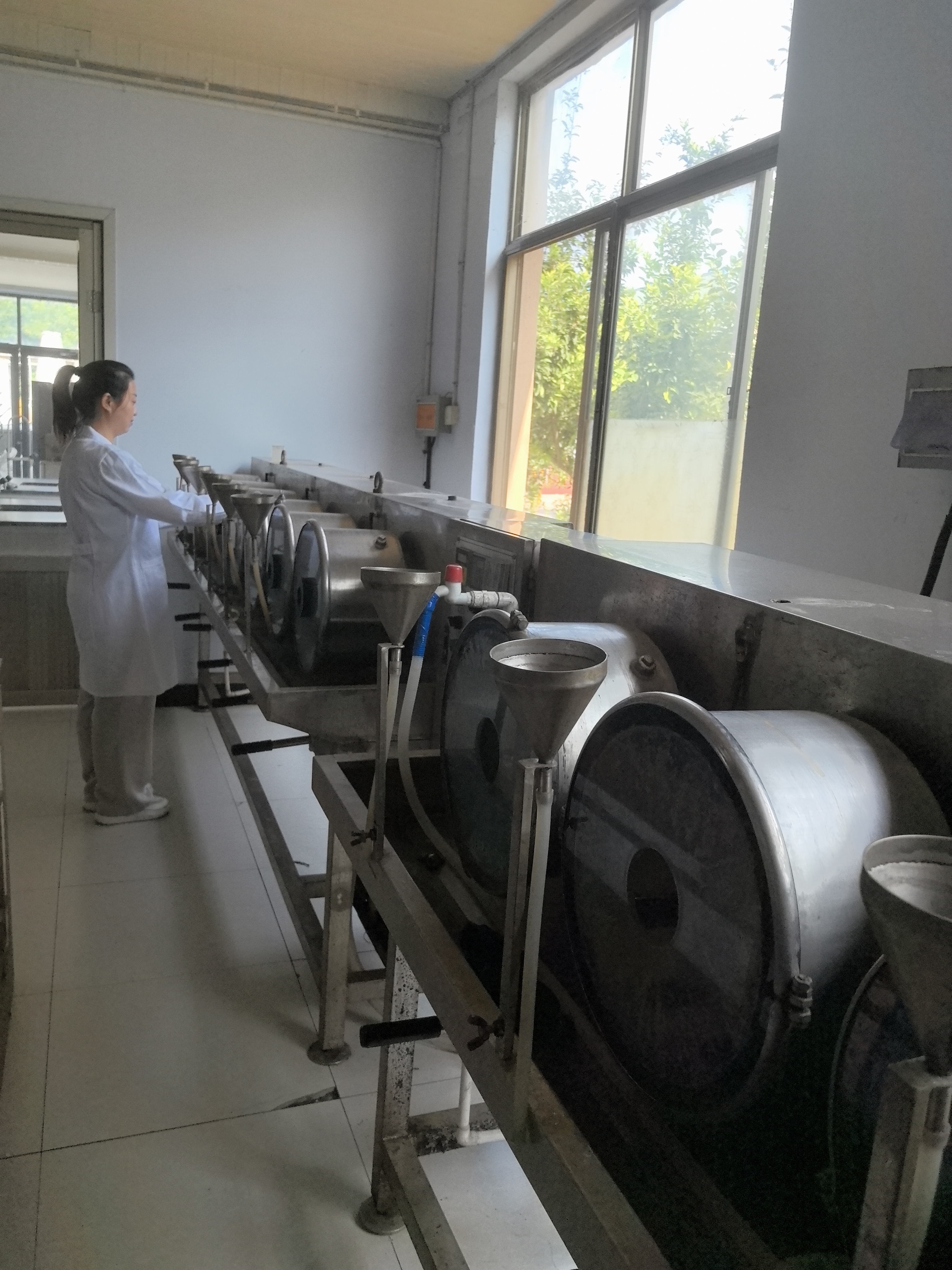 Dye application testing drums
